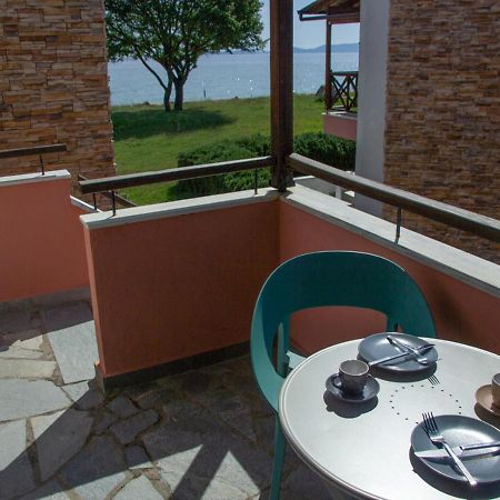 Beachfront Stylish Maisonette In Ierissós Ngoại thất bức ảnh