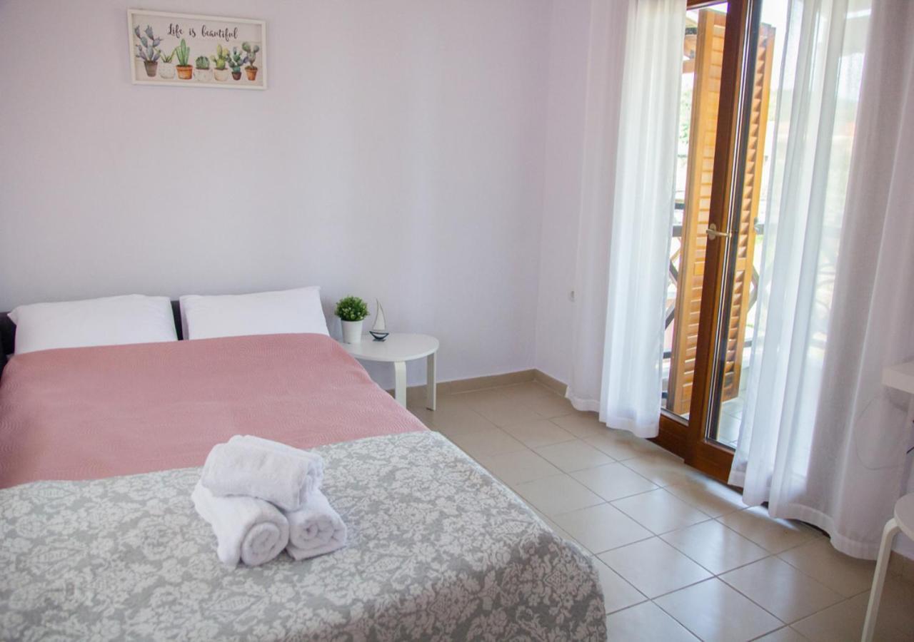 Beachfront Stylish Maisonette In Ierissós Ngoại thất bức ảnh