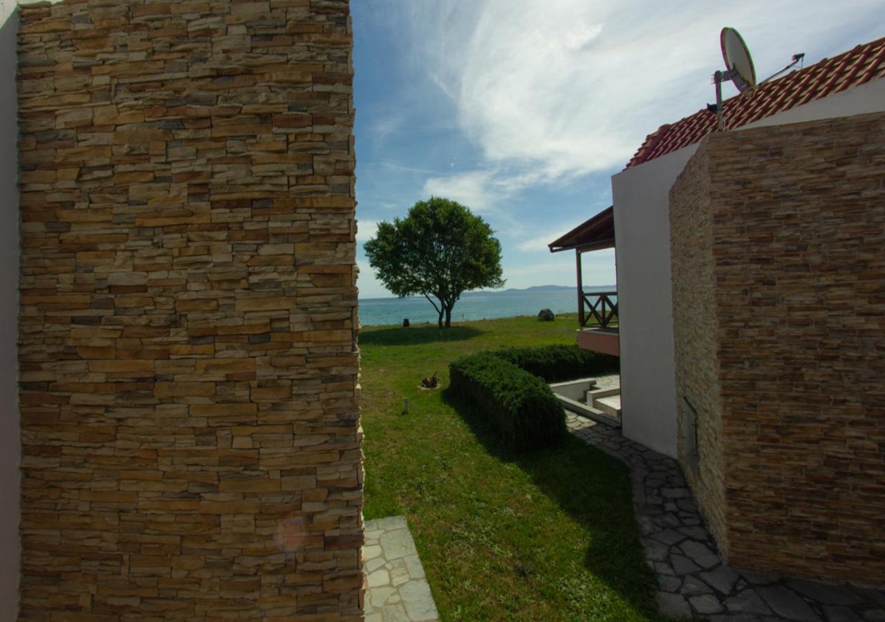 Beachfront Stylish Maisonette In Ierissós Ngoại thất bức ảnh